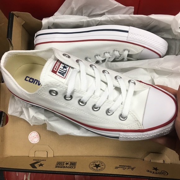 Women’s/junior white Converse Low Top - Picture 3 of 3